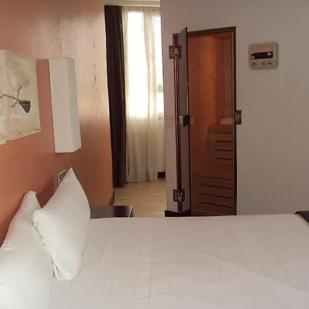 Puerta De Hotel Ocaña
