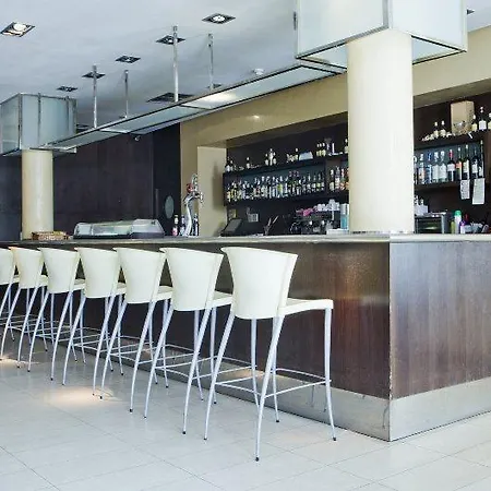 Puerta De Hotel 3*