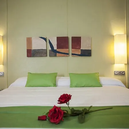 Puerta De Hotel 3*